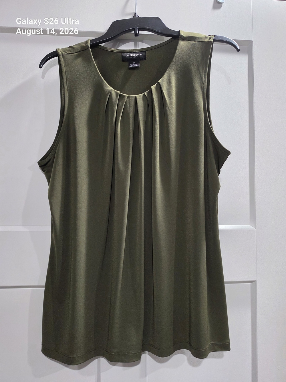 Liz Claiborne Olive Sleeveless Pleated Front Tank